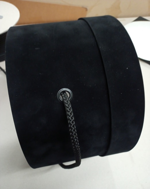 Hat box with handle